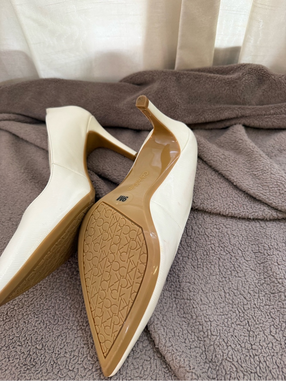 Calvin Klein White/Ivory Pointed-Toe Pump Heels - Picture 3 of 5